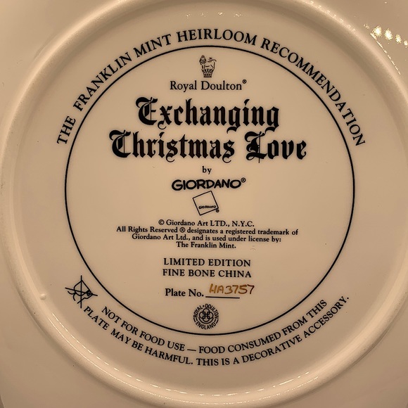 Auth Limited Edition Franklin Mint “Exchanging Christmas Love” Decorative Plate - Picture 3 of 5